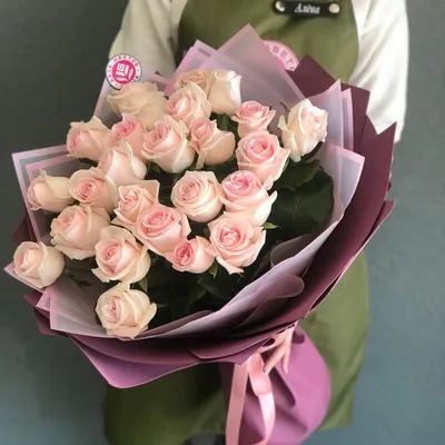 Красивые бело розовые розы на ваш выбор