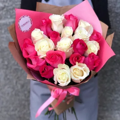 Бело розовые розы - замечательные варианты для вашего украшения