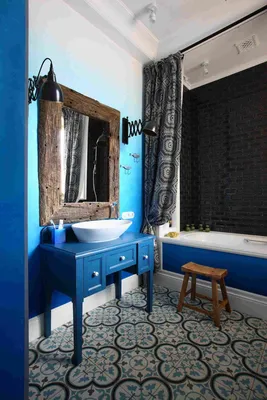 Фотография ванной комнаты в бело-синих тонах