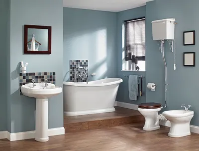 Элегантная ванная комната в бело-синих оттенках