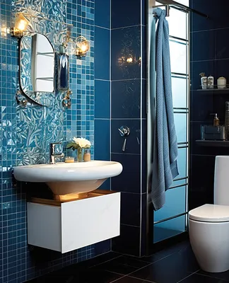 Уютная ванная комната в бело-синей цветовой палитре