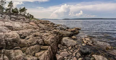 Природные чудеса Белого моря: уникальные снимки камней и построек, образованных ветром и волнами.
