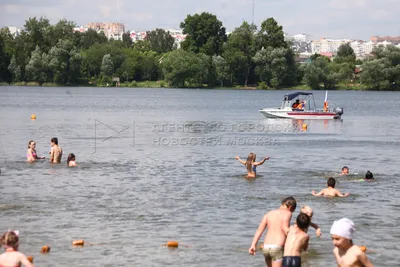 Очаруйтесь красотой Белого озера Москвы на фото