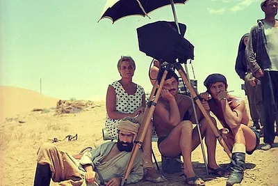 Уникальные фотографии из фильма Белое солнце пустыни: поможем вам найти их!