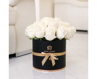 Картина белых роз в коробке: разные варианты форматов