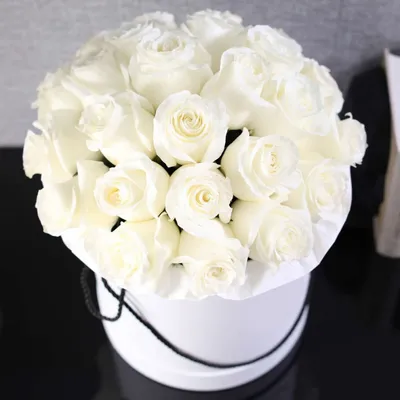 Романтические розы в коробке: выберите формат для скачивания