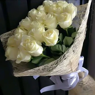 Картинка белых роз в вазе - скачать в png