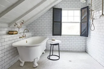 Ванная комната с белым кафелем: гармония и расслабление