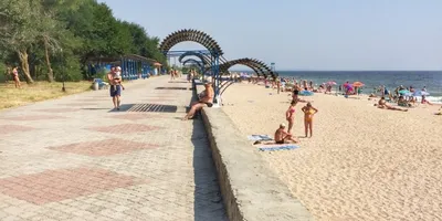 Фото пляжей Бердянска - место для активного отдыха и водных видов спорта