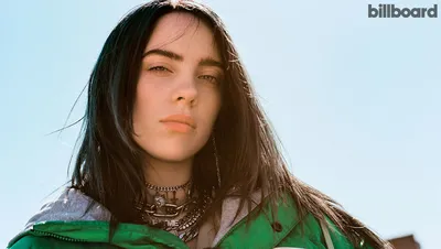 Картинка Billie Eilish с эффектом винтажа