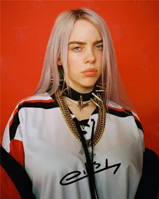 Фотография Billie Eilish в ярких цветах