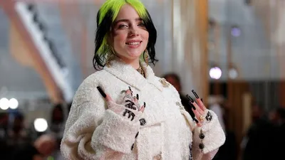 Фотография Billie Eilish с эффектом кристаллов