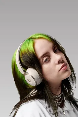 Фотография Billie Eilish в черно-белом стиле