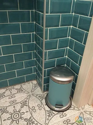 Освежающая ванная комната с бирюзовой плиткой