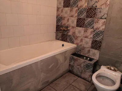 Бюджетный вариант ванной комнаты с использованием декоративных элементов