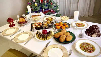 Разнообразие блюд праздничного стола - фото, которое заинтригует вкусом