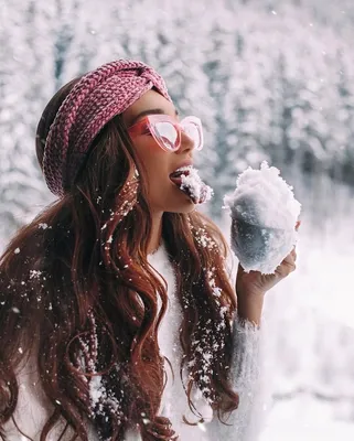 Фото блондинок на фоне зимнего пейзажа: выберите свой стиль