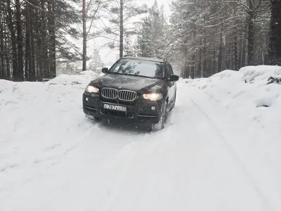 BMW X5 зимой: Очарование снега в каждой картине