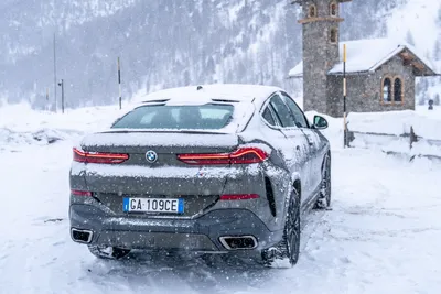 Авто под снежным покрывалом: Красивые фотографии БМВ Х6