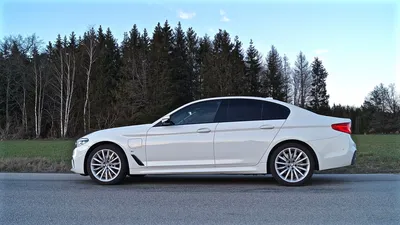 Красивые фотки BMW 530e 2023