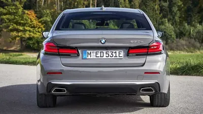 Фото BMW 530e 2023 внутри салона