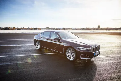 Скачать фото BMW 740e xDrive 2023 для использования в рекламе