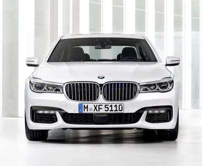 Фото BMW 740e xDrive 2023 для использования в календарях