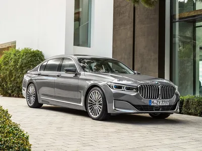 Фото BMW 740e xDrive 2023 в разных ракурсах