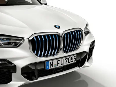 BMW 740e xDrive 2023: Фото во всей красе