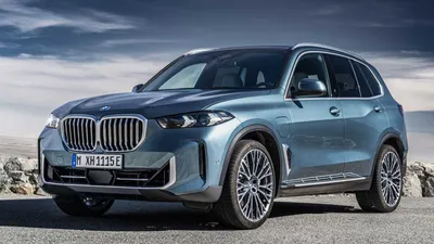 Фото BMW Electric Vehicles 2023 на фоне природы