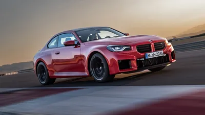 Красивые фотографии BMW M2 2023 в движении