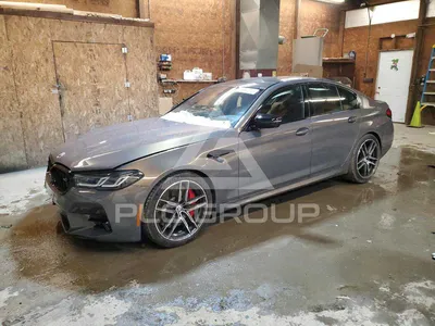 BMW M5 2023: фото в разных условиях освещения