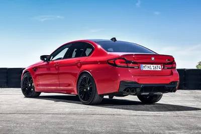 BMW M5 2023: фото с дополнительным оборудованием