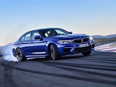 BMW M5 2023: фото с разными системами безопасности