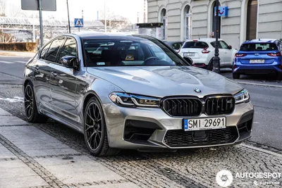 BMW M5 2023: фото с различными декоративными элементами