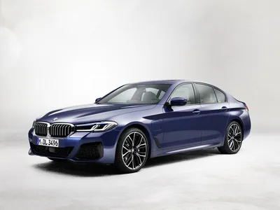 BMW M550i xDrive 2023: Фото с разных сторон