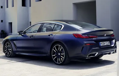 Фото BMW M850i Gran Coupe 2023 на фоне природы