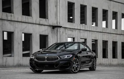 Фотографии BMW M850i Gran Coupe 2023 на заснеженной дороге