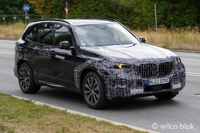 BMW SUVs 2023 в движении на фото