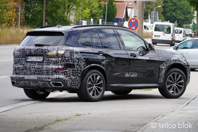 BMW SUVs 2023 внутри на фото