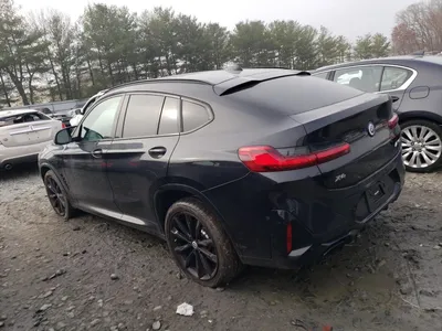 Фото BMW X4 2023 на дороге