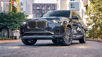 Изображения BMW X7 xDrive40i 2023 в режиме спорт