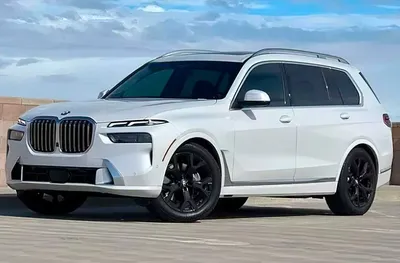 Картинка BMW X7 xDrive40i 2023 на снежном фоне