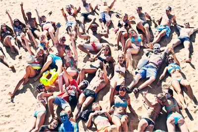 Уникальные фотографии бодиарта на пляже в формате JPG