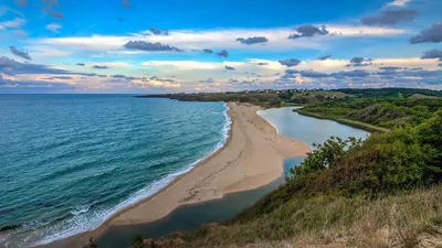 Волшебные пляжи Болгарии: море, песок и безмятежность.