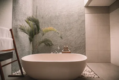 Идеи дизайна ванной комнаты с большой плиткой