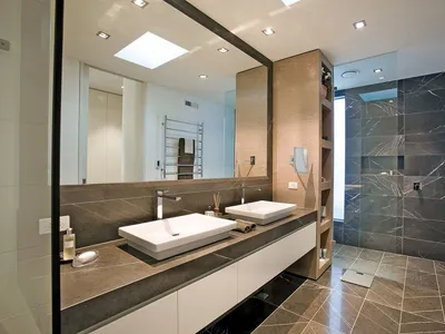 Новое изображение большого зеркала в ванной: скачать бесплатно в формате JPG, PNG, WebP