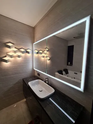 Большое зеркало в ванной: пространство и свет в гармонии