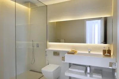 Новое изображение большого зеркала в ванной: скачать бесплатно в формате JPG, PNG, WebP в хорошем качестве