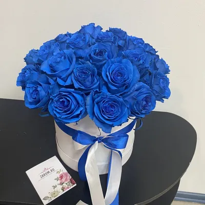 Изображение с большим букетом синих роз - фото